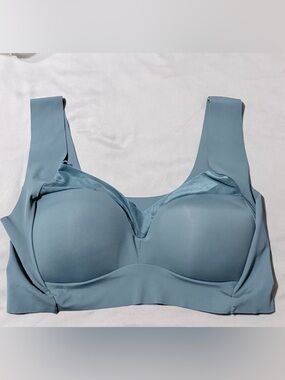 NEW Seamless teal Strapless Bra